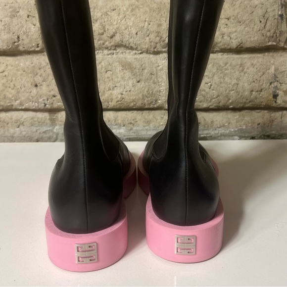 Givenchy Slip on Squared Chelsea ankle boots. - Picture 4 of 8